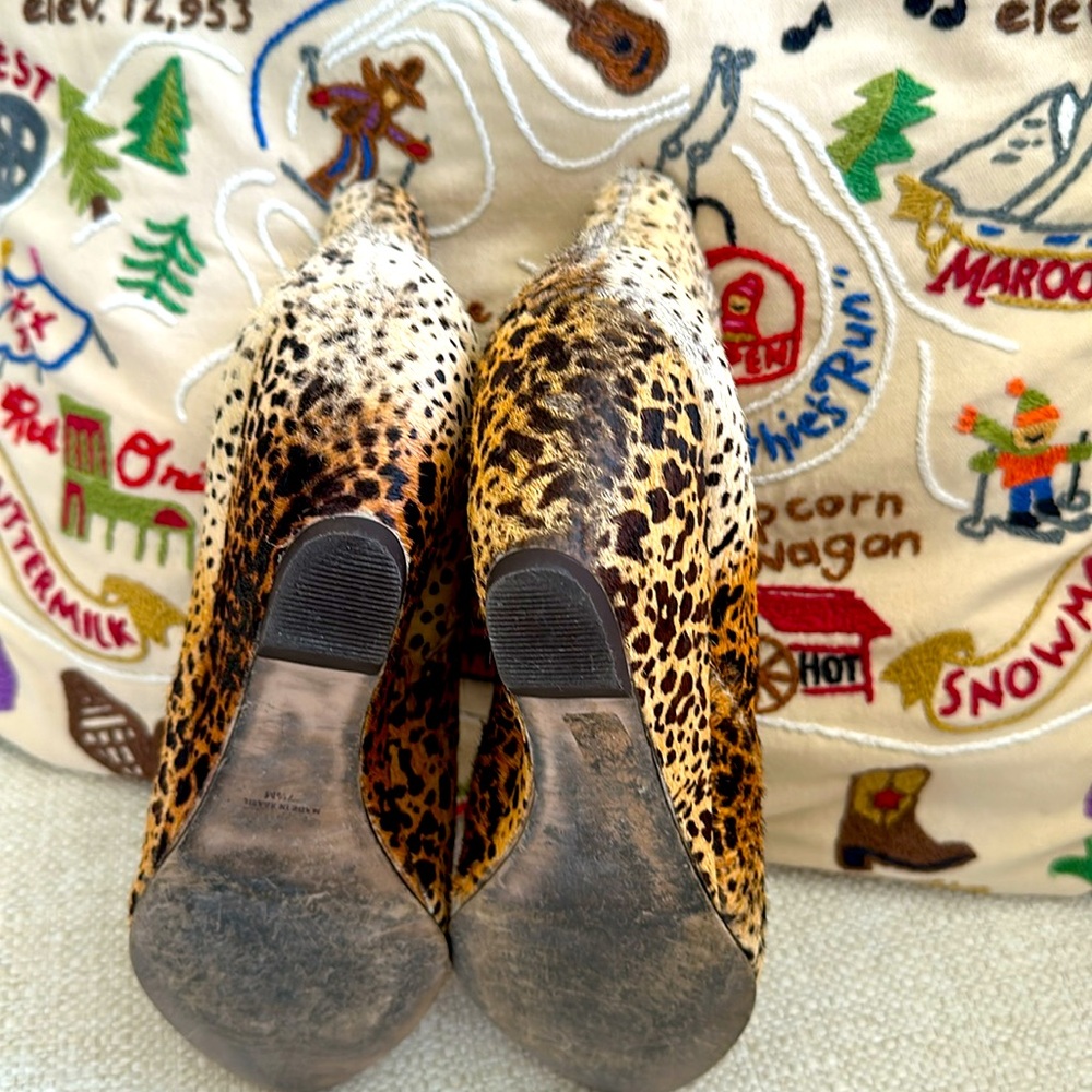 Chic Leopard Print Ankle Boots - Picture 7 of 14